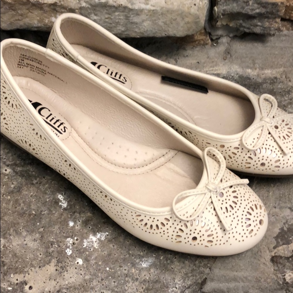 Cliffs by White Mountian Flats